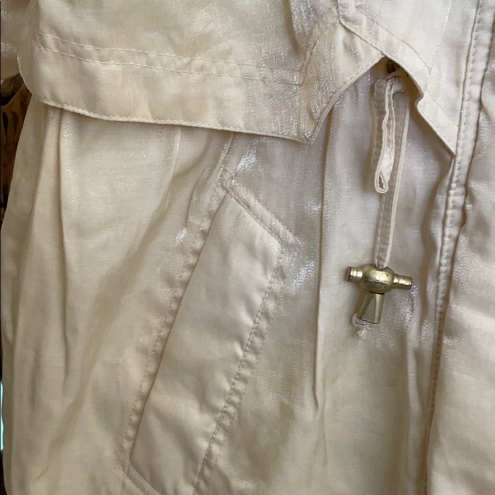 Beautiful coat - Picture 3 of 6